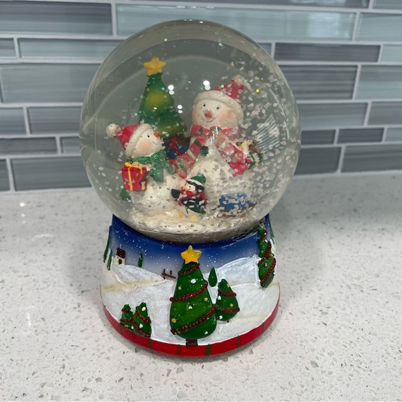 MUSICAL Snowman with Child & Penguin - Picture 4 of 8